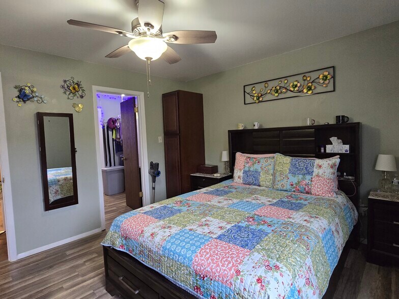 Building Photo - 161 W Elk Trl