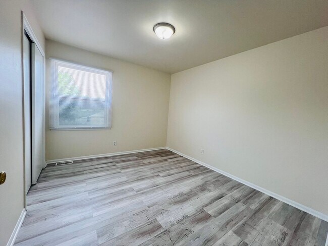 Building Photo - KHR-2711/2713-48-S