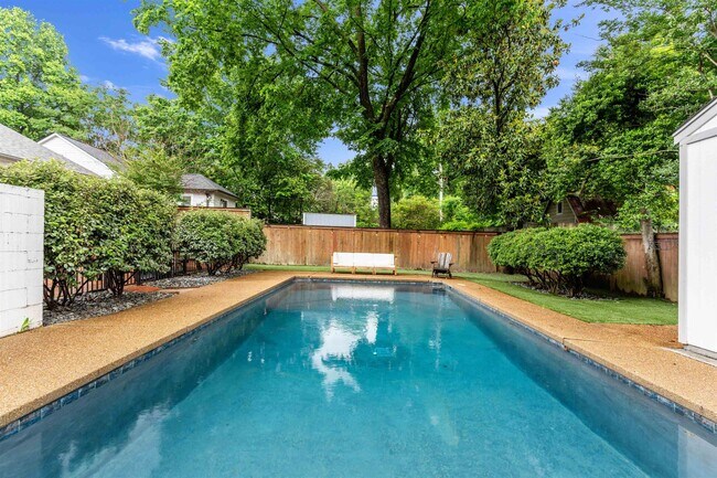 Building Photo - 185 Alexander St