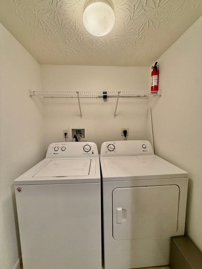 Building Photo - 3-bedroom, 2-bathroom home located in Cincinnati offering a functional layout and practical ameni...