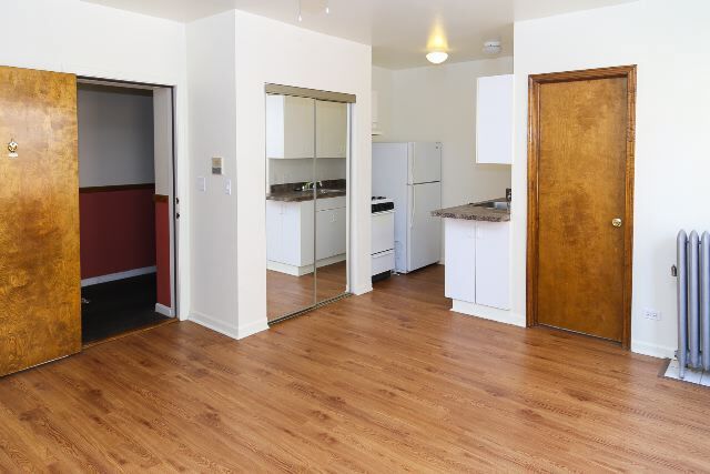 Building Photo - 4241 N Kenmore Ave