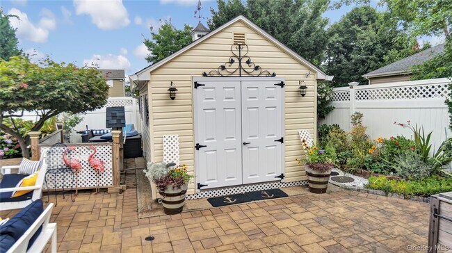 Building Photo - 16 Clement St