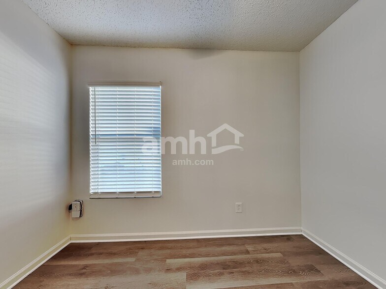 Building Photo - 8722 Star Leaf Rd N