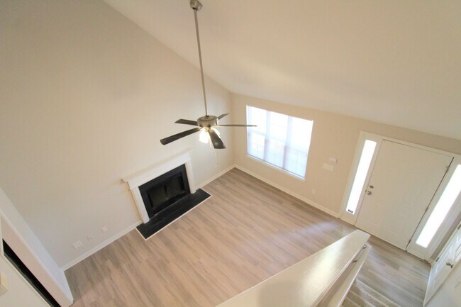 Building Photo - Fully Remodeled 3 Bedroom home with a garage!
