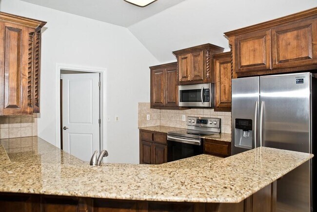 Building Photo - 826 Rickwood Cir