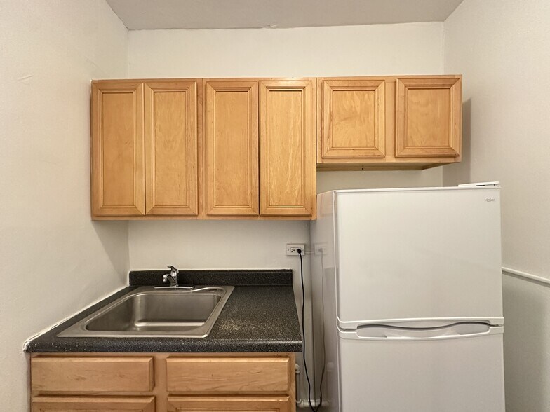 Building Photo - 4847 N Damen Ave