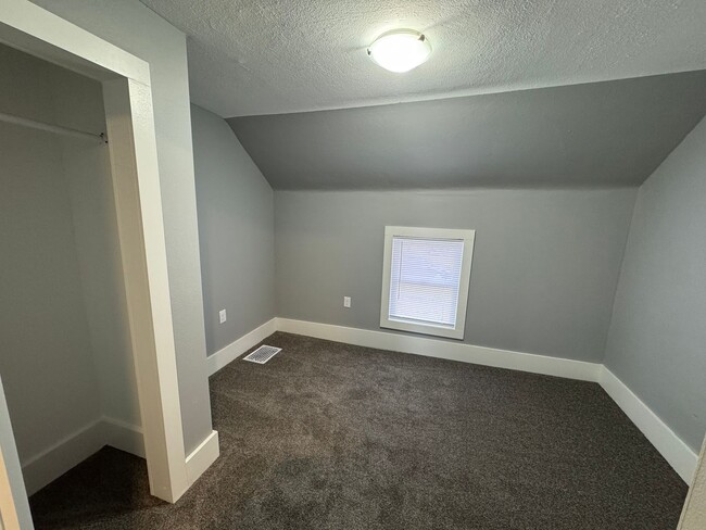 Building Photo - Brand-New 4-Bedroom Home in Moline – Moder...