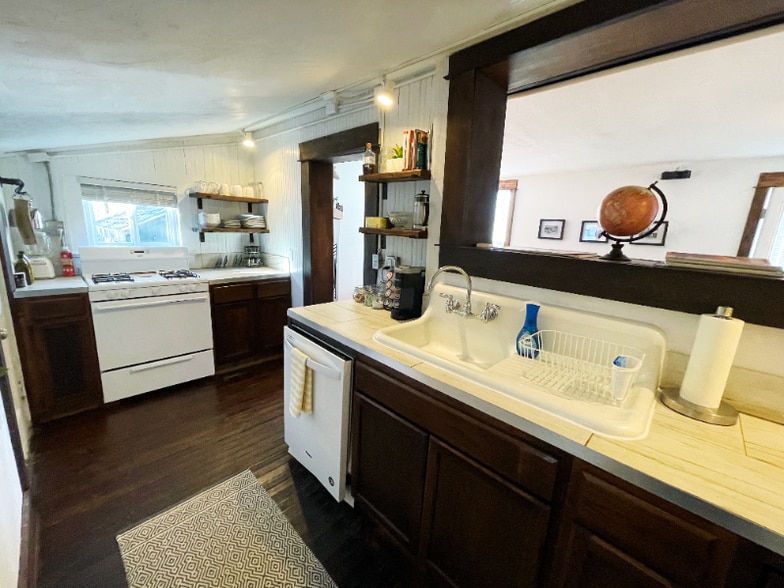 Building Photo - 333 State St