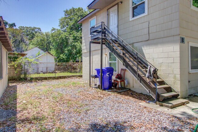 Building Photo - 1833 Orangeburg St