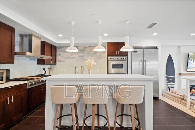 Building Photo - 9842 Portola Dr