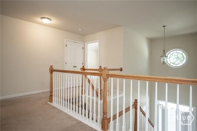 Building Photo - 304 Ridge Pointe Drive