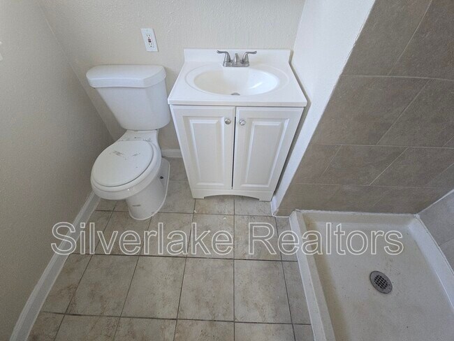 Building Photo - 2429 Salmon St