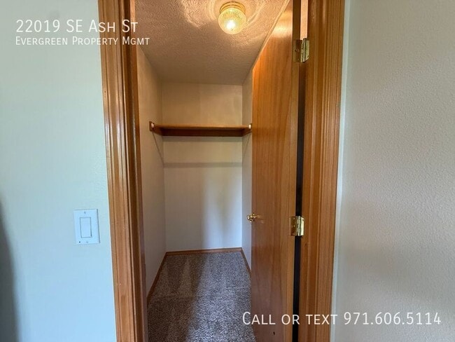 Building Photo - 22019 SE Ash St