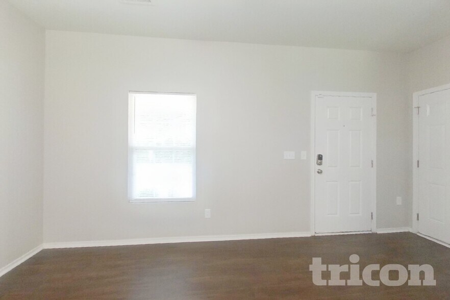 Building Photo - 2226 Buckleigh Dr