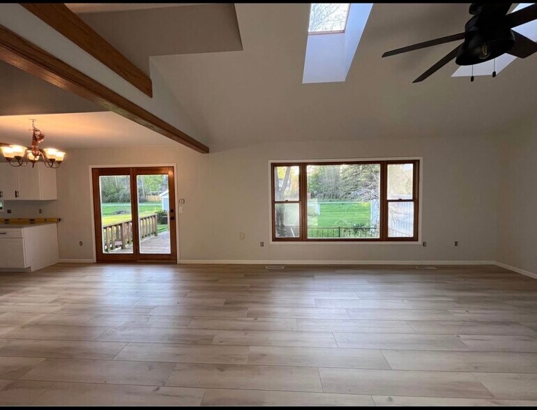 Building Photo - 705 Plainfield Ct