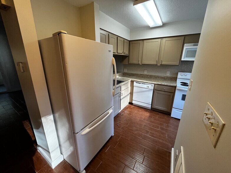 Building Photo - 129 Greengate Court