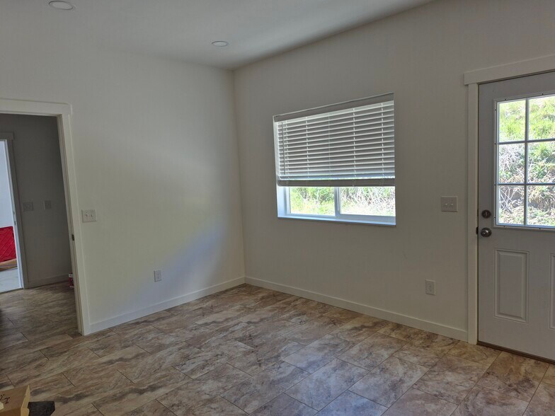 Building Photo - 1152 Stone Dr