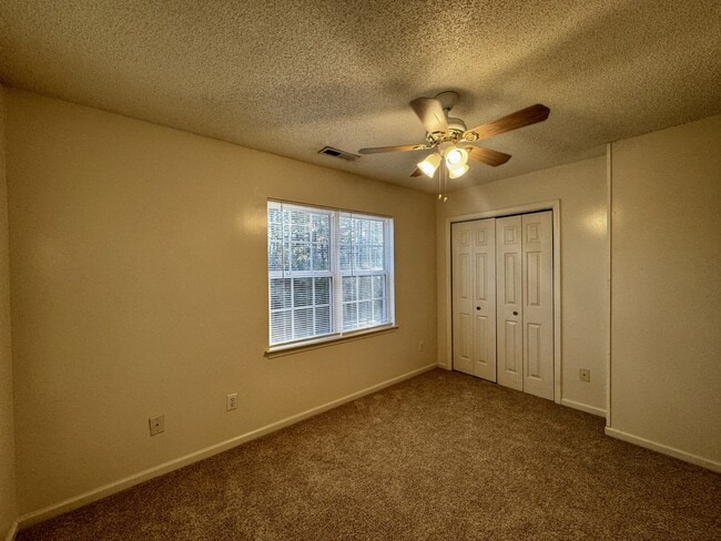 Building Photo - 204 Meadowbrook Ln