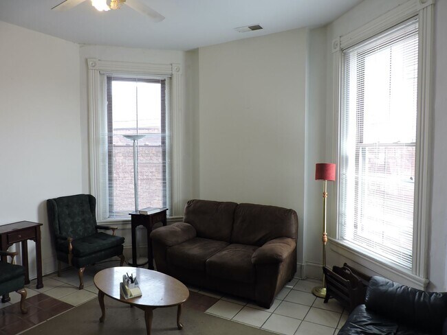 Building Photo - 127 Calhoun St