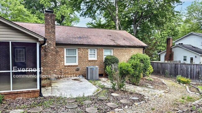 Building Photo - 1902 Dickens Dr