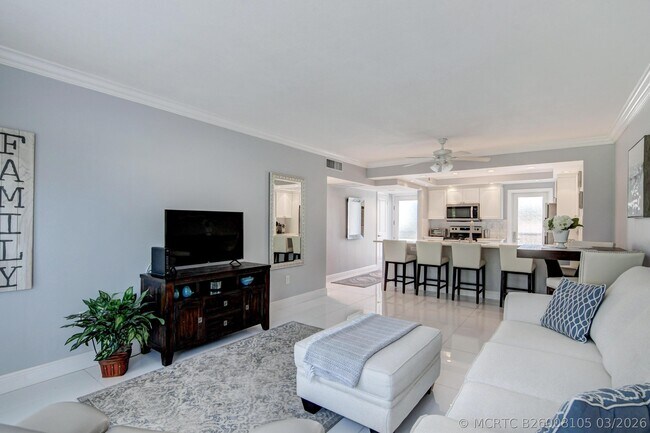 Building Photo - 2730 Banyan Rd