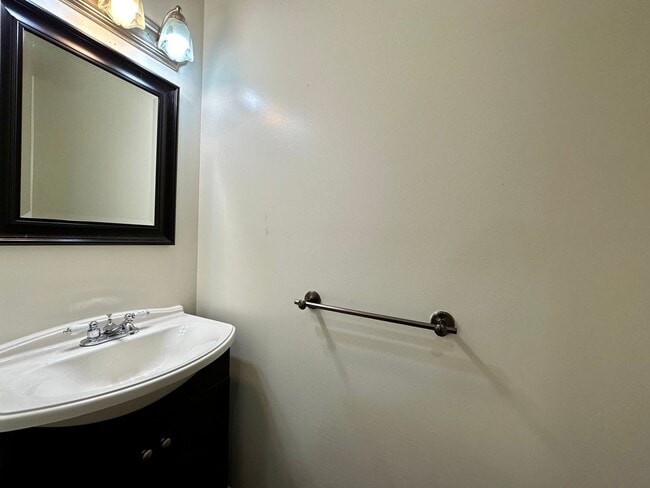 Building Photo - Charming 2 Bedroom/1.5 Bathroom Townhome in Washington Village-Pigtown!