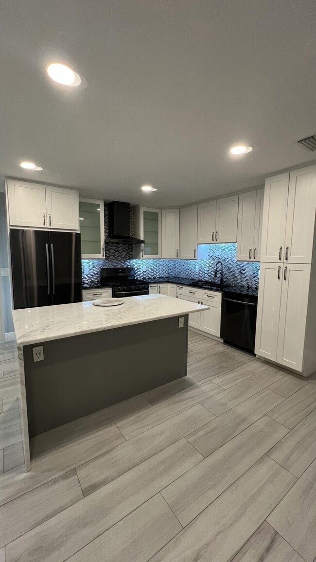 Building Photo - 920 9th St