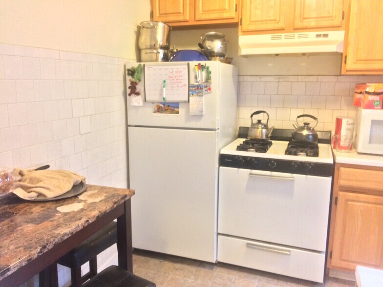 Building Photo - 382 Riverway