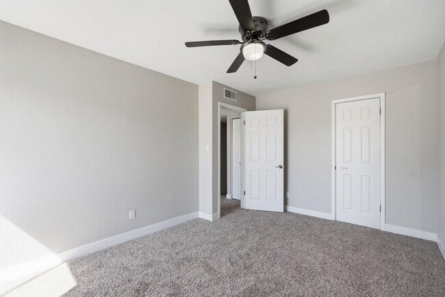 Building Photo - 8053 N 32nd Dr