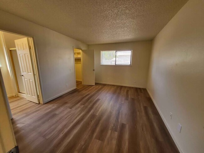 Building Photo - 3633-3635 Sutterwoods Way