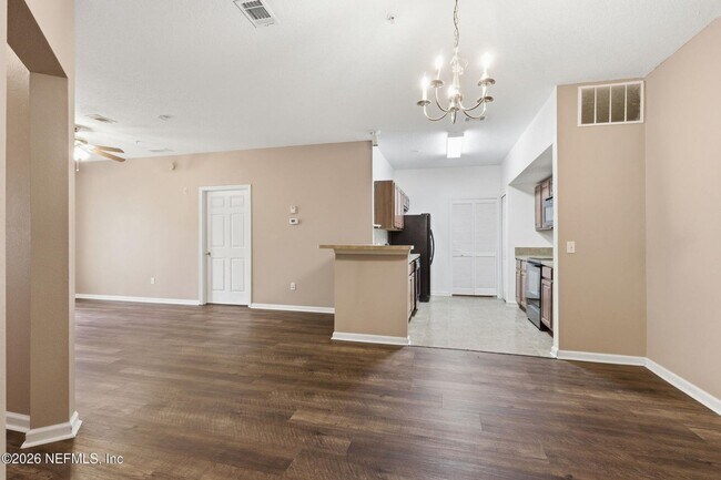 Building Photo - Ground Floor 2 bedroom 2 bathroom Condo in Gated Community with Amenities
