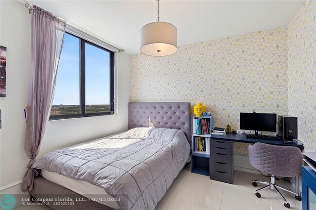 Building Photo - 5300 NW 85th Ave