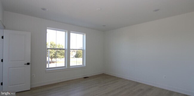 Building Photo - 117 E Cromwell St