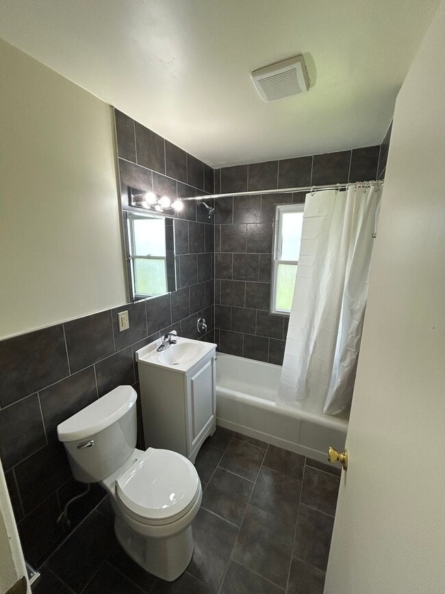 Building Photo - 2 Bedroom Single Family Home