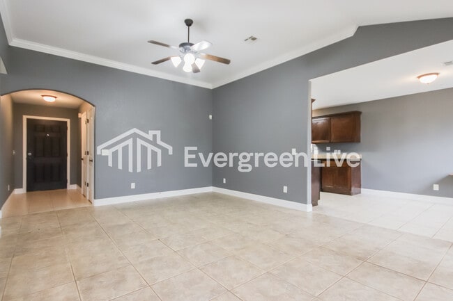 Building Photo - 409 E McCann Rd