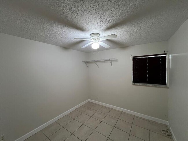 Building Photo - 5303 NW 24th Ct