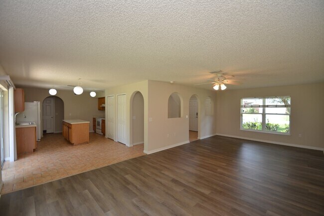 Building Photo - 47 Buttermill Dr