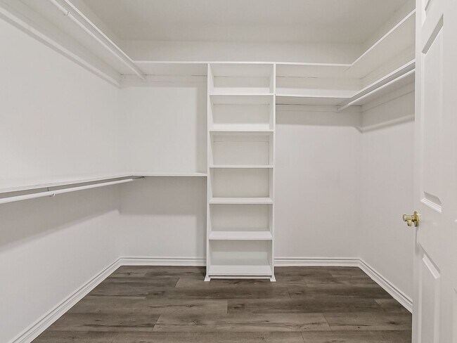 Building Photo - Fully Upgraded 3-Bed Farmington Hills Home!