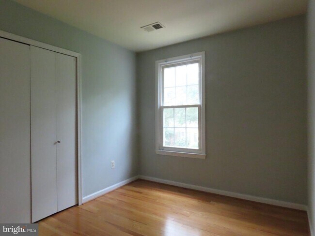 Building Photo - 624 Northcliffe Dr