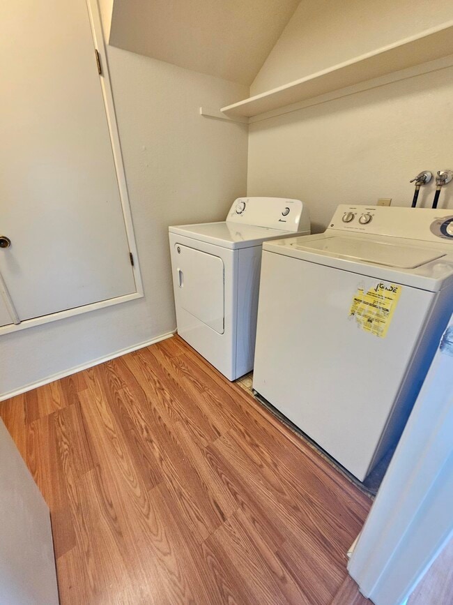 Building Photo - 5025 Valley Crest Dr