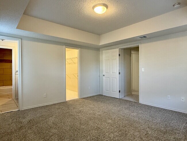 Building Photo - Modern Elegance Meets Location: High Ceilings, Updated Fixtures, Move-In Ready!