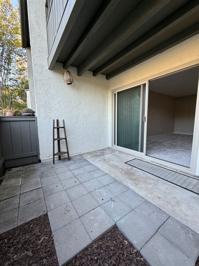 Building Photo - Excellent 2 bedroom 2 bathroom single story condo with private backyard.