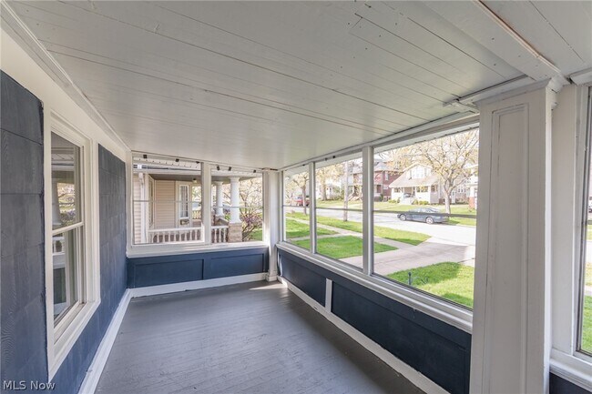 Building Photo - 1519 Ridgewood Ave