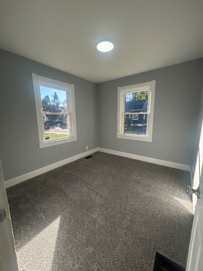 Building Photo - 6115 Noble Ave