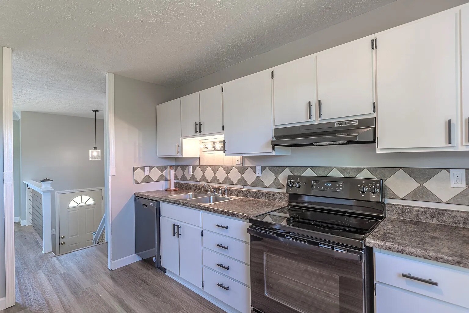 Building Photo - 1047 Alpine Ct