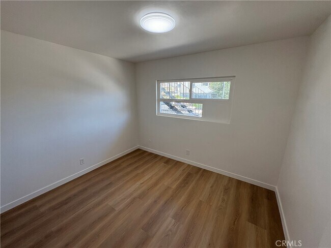 Building Photo - 1103 S Hobart Blvd