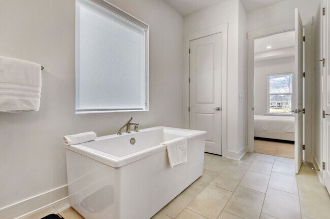 Building Photo - Resort-Style Furnished Lakefront Living in SilverLeaf | 100” Theater & Golf Cart Included