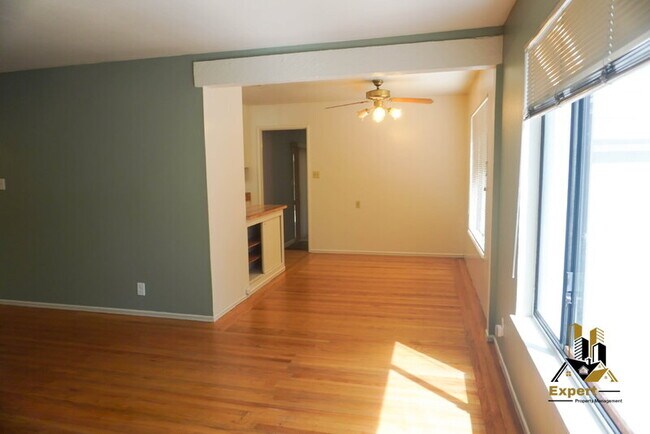 Building Photo - 7479 Skycrest Ct
