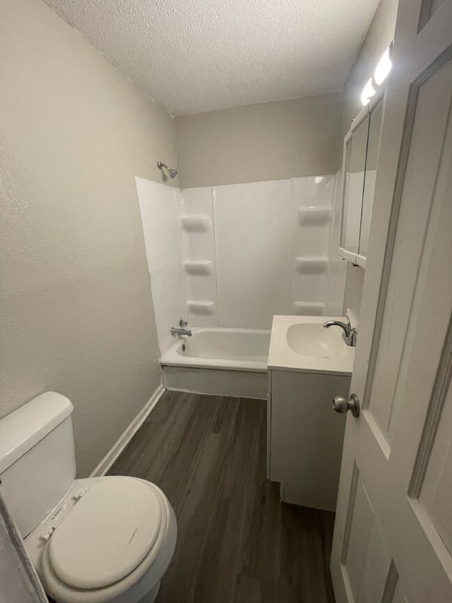 Building Photo - Charming 2-Bedroom Duplex in Wichita with Spacious Layout and Modern Amenities!