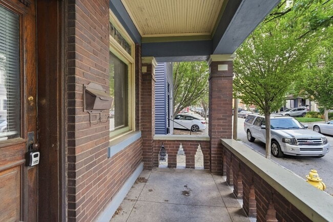 Building Photo - 2215 Victor St